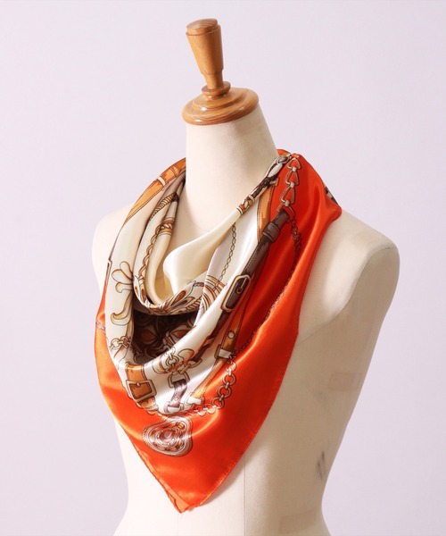 BAYBLO（ベイブロ）の「(SB)【ユニセックス】【リング付き】プリント 大判 スカーフ[90cm×90cm]（バンダナ/スカーフ・レディース・ブルー系/グリーン系/オレンジ系/ネイビー系/レッド系・ONE SIZE）」の14枚目の写真