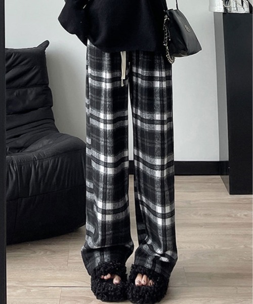 kirakiraShop(キラキラショップ)の「ハイウエスト チェック ワイド 起毛 パンツ(その他パンツ・レディース・ブラウン系1/ブラック系1・S/M/L)」の3枚目の写真