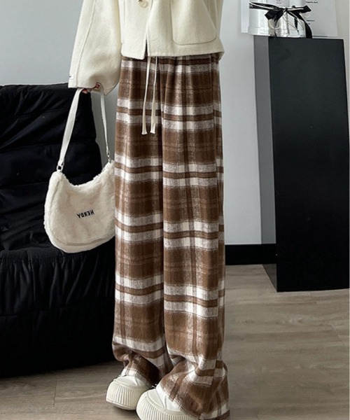 kirakiraShop(キラキラショップ)の「ハイウエスト チェック ワイド 起毛 パンツ(その他パンツ・レディース・ブラウン系1/ブラック系1・S/M/L)」の9枚目の写真