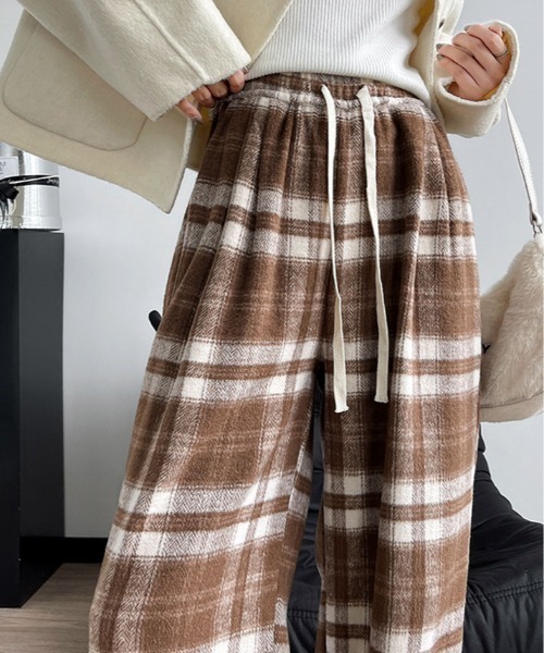 kirakiraShop(キラキラショップ)の「ハイウエスト チェック ワイド 起毛 パンツ(その他パンツ・レディース・ブラウン系1/ブラック系1・S/M/L)」の10枚目の写真