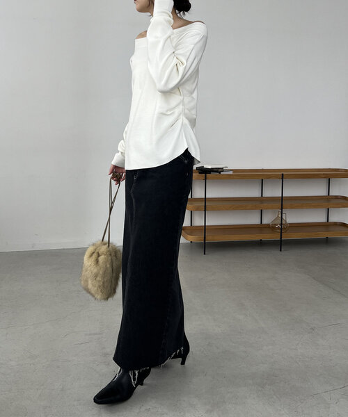 CAPRICIEUX LE'MAGE(カプリシューレマージュ)の「アシメスリットボートネックニット(ニット/セーター・レディース・ホワイト/ベージュ/ブラック・FREE)」の4枚目の写真