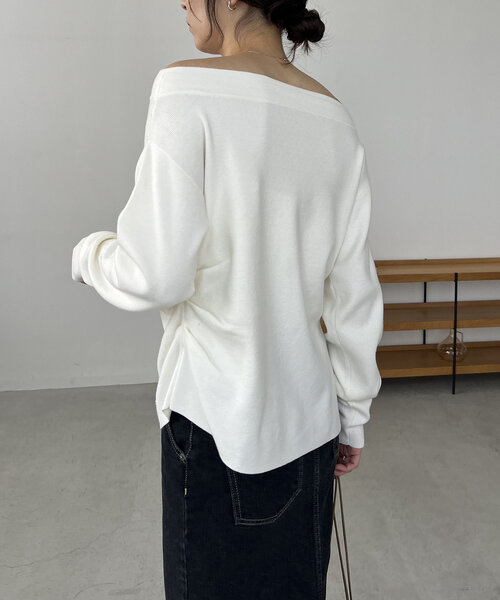 CAPRICIEUX LE'MAGE(カプリシューレマージュ)の「アシメスリットボートネックニット(ニット/セーター・レディース・ホワイト/ベージュ/ブラック・FREE)」の7枚目の写真