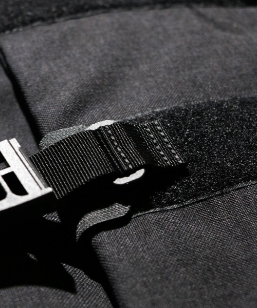 BAGJACK(バッグジャック)の「BAGJACK / バッグジャック KINKY FIDLOCK SLIDER CUSTOM CORDURA FABRIC 1000D キンキー フィドロック コーデュラナイロン メッセンジャーバッグ(メッセンジャーバッグ・メンズ・ブラック・ONE SIZE)」の8枚目の写真