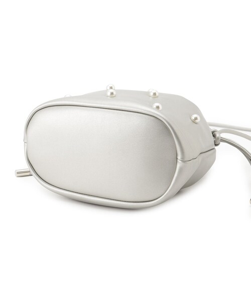 SHOO・LA・RUE（シューラルー）の「◆華やかさをプラスする パール調巾着ショルダーバッグ（ショルダーバッグ・レディース・ブラック/シルバー・00）」の6枚目の写真