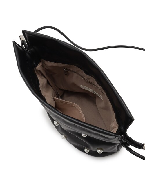 SHOO・LA・RUE（シューラルー）の「◆華やかさをプラスする パール調巾着ショルダーバッグ（ショルダーバッグ・レディース・ブラック/シルバー・00）」の7枚目の写真