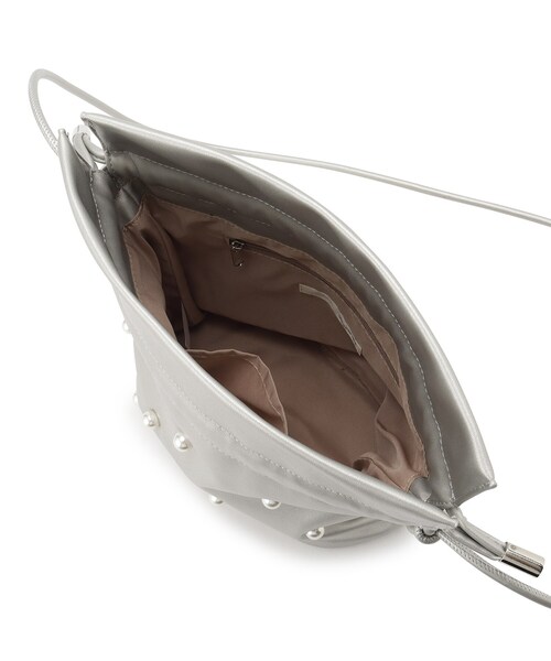 SHOO・LA・RUE（シューラルー）の「◆華やかさをプラスする パール調巾着ショルダーバッグ（ショルダーバッグ・レディース・ブラック/シルバー・00）」の8枚目の写真