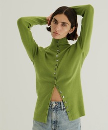 W FACE BUTTON KNIT TOPS