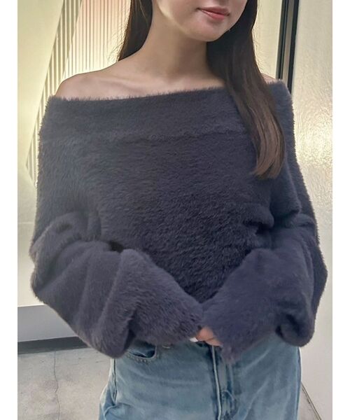 MERCURYDUO（マーキュリーデュオ）の「オフショルミニシャギーふわふわニット（ニット/セーター・レディース・グレー/アイボリー/レッド・FREE）」の4枚目の写真