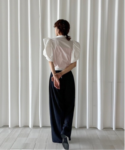 Ameri(アメリ)の「PETAL SLEEVE COMPACT BLOUSE(シャツ/ブラウス・レディース・オフホワイト/ブラック/ブルー・FREE)」の7枚目の写真