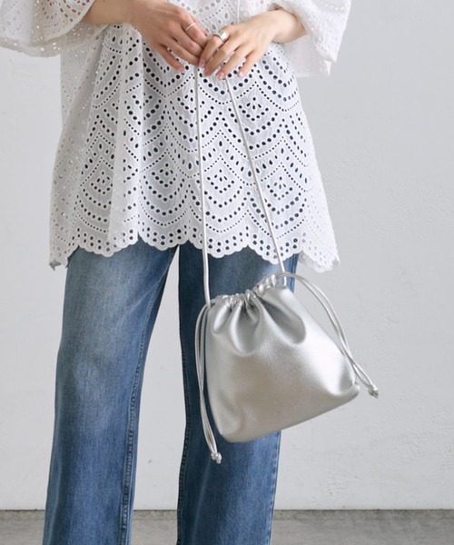 PUAL CE CIN(ピュアルセシン)の「合皮巾着バッグ(ショルダーバッグ・レディース・ブラック/シルバー/グレイッシュベージュ・FREE)」の3枚目の写真