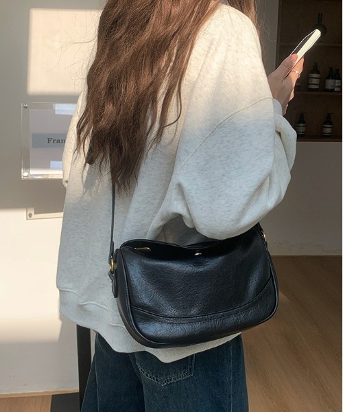 FREE STYLISTS(フリー スタイリスト)の「Y2K 大容量バッグ ショルダーバッグ&斜め掛けバッグ デイリー&通勤用 ワンショルダークロワッサン(ショルダーバッグ・レディース・ブラウン/ブラック・FREE)」の2枚目の写真