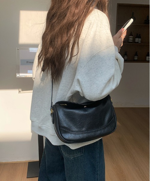 FREE STYLISTS(フリー スタイリスト)の「Y2K 大容量バッグ ショルダーバッグ&斜め掛けバッグ デイリー&通勤用 ワンショルダークロワッサン(ショルダーバッグ・レディース・ブラウン/ブラック・FREE)」の11枚目の写真