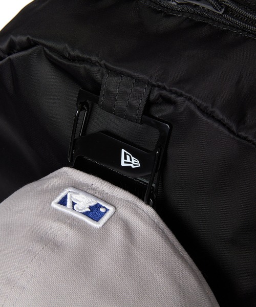 NEW ERA（ニューエラ）の「ニューエラ バックパック ナイロン（バックパック/リュック・メンズ・ベージュ/ブラック・FREE）」の6枚目の写真