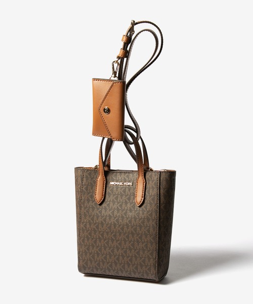 MICHAEL KORS（マイケルコース）の「Michael Kors Vincent Extra-Small Logo Crossbody Bag With Card Case マイケル コース MKシグニチャー ビンセント クロスボディ ショルダーバッグ（ショルダーバッグ・レディース・ブラウン・FREE）」の2枚目の写真