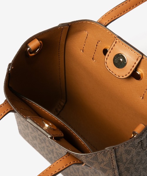 MICHAEL KORS（マイケルコース）の「Michael Kors Vincent Extra-Small Logo Crossbody Bag With Card Case マイケル コース MKシグニチャー ビンセント クロスボディ ショルダーバッグ（ショルダーバッグ・レディース・ブラウン・FREE）」の7枚目の写真