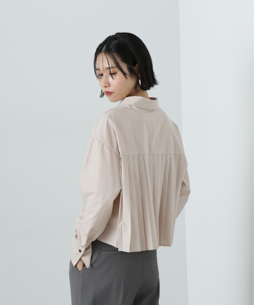 N.（N. Natural Beauty Basic）（エヌエヌナチュラルビューティーベーシック）の「バックプリーツショートシャツ（シャツ/ブラウス・レディース・ベージュ/オフホワイト/ブルー・MEDIUM）」の21枚目の写真
