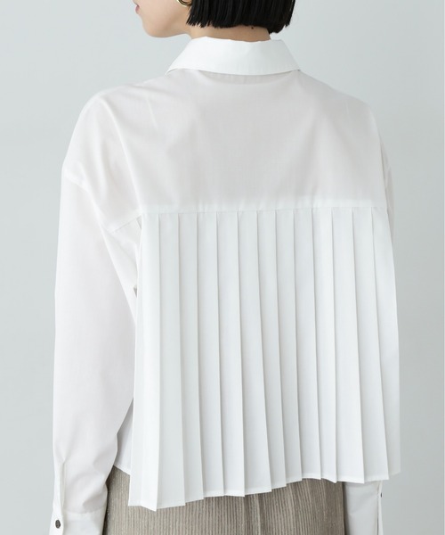 N.（N. Natural Beauty Basic）（エヌエヌナチュラルビューティーベーシック）の「バックプリーツショートシャツ（シャツ/ブラウス・レディース・ベージュ/オフホワイト/ブルー・MEDIUM）」の18枚目の写真