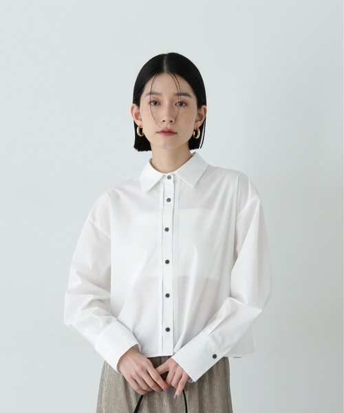 N.（N. Natural Beauty Basic）（エヌエヌナチュラルビューティーベーシック）の「バックプリーツショートシャツ（シャツ/ブラウス・レディース・ベージュ/オフホワイト/ブルー・MEDIUM）」の6枚目の写真