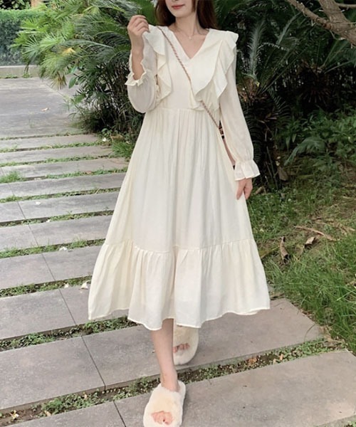 urge:(アージコロン )の「【URGE:】Vネック フリル 長袖 ミモレ丈 ワンピース(ワンピース・レディース・オフホワイト・SMALL/MEDIUM/LARGE/X-LARGE)」の1枚目の写真