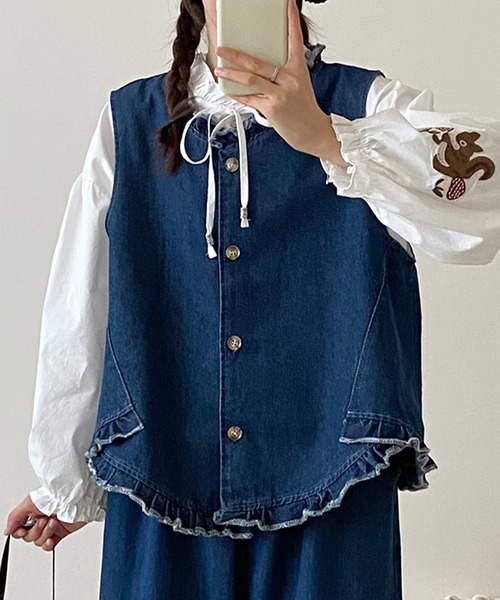 aimoha(アイモハ)の「フリルデニムベスト(ベスト・レディース・ネイビー/ライトブルー・FREE)」の6枚目の写真