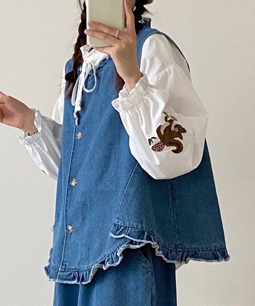aimoha(アイモハ)の「フリルデニムベスト(ベスト・レディース・ネイビー/ライトブルー・FREE)」の4枚目の写真