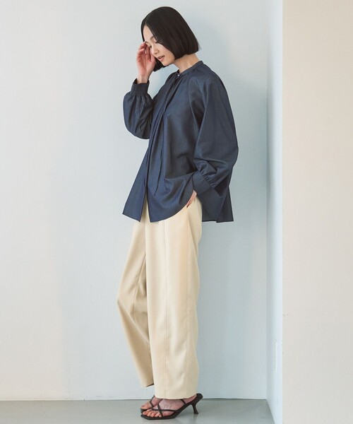 UNFILO（アンフィーロ）の「シャンブレーデニム ギャザーブラウス（シャツ/ブラウス・レディース・ネイビー系・LARGE/SMALL/MEDIUM）」の2枚目の写真