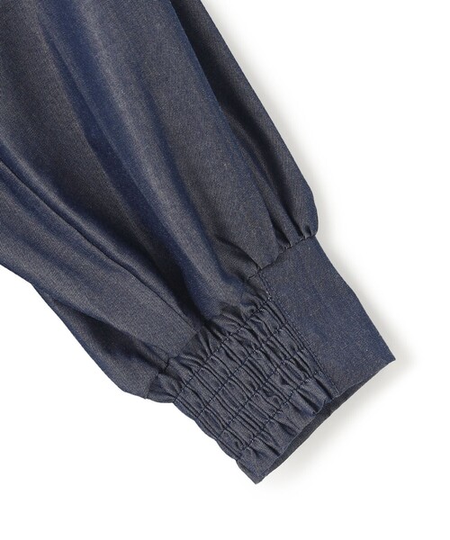 UNFILO（アンフィーロ）の「シャンブレーデニム ギャザーブラウス（シャツ/ブラウス・レディース・ネイビー系・LARGE/SMALL/MEDIUM）」の7枚目の写真
