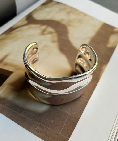 DouDou（ドゥドゥ）の「メタルボリュームバングル（ブレスレット・レディース・ゴールド/シルバー・FREE）」の3枚目の写真