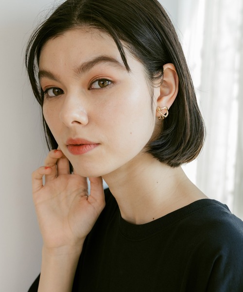 niko and...(ニコアンド)の「変形メタルイヤリング(イヤリング・レディース・グレー/イエロー・0)」の2枚目の写真