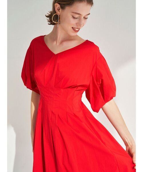 ELENDEEK（エレンディーク）の「フォルムスリーブウエストタックワンピース（ワンピース・レディース・ブラック/レッド/ブラウン・01/02）」の15枚目の写真