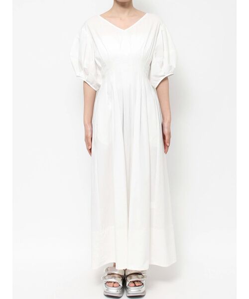 ELENDEEK（エレンディーク）の「フォルムスリーブウエストタックワンピース（ワンピース・レディース・ブラック/レッド/ブラウン・01/02）」の22枚目の写真