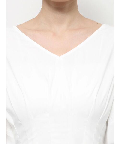 ELENDEEK（エレンディーク）の「フォルムスリーブウエストタックワンピース（ワンピース・レディース・ブラック/レッド/ブラウン・01/02）」の5枚目の写真