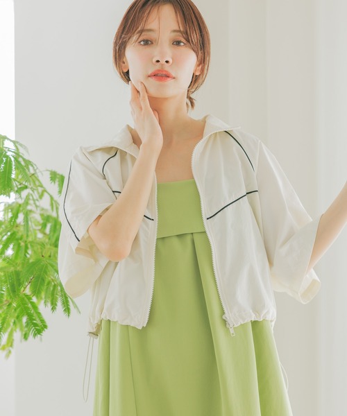 mysty woman(ミスティウーマン)の「パイピングショートスリーブブルゾン 315431(ブルゾン・レディース・アイボリー/ブラック・FREE)」の2枚目の写真