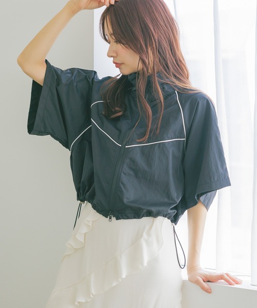 mysty woman(ミスティウーマン)の「パイピングショートスリーブブルゾン 315431(ブルゾン・レディース・アイボリー/ブラック・FREE)」の1枚目の写真