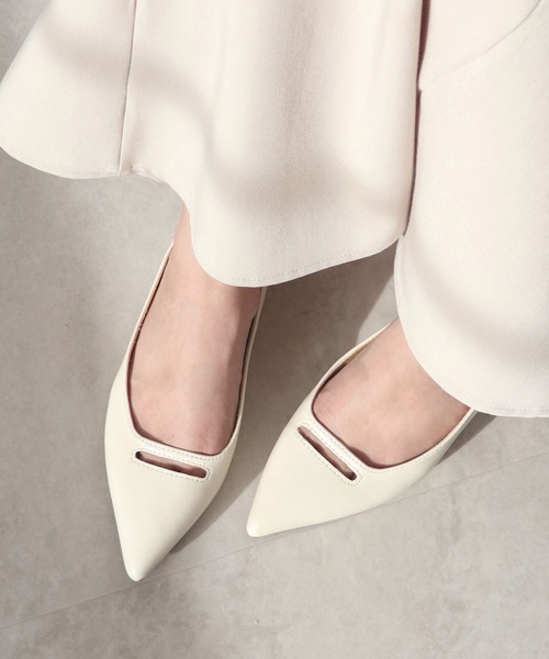 Futier land（フューティアランド）の「踵もちもちフィットフロントカットアウトパンプス（パンプス・レディース・アイボリー/ブラック/シルバー・36/37/38/39/40）」の2枚目の写真