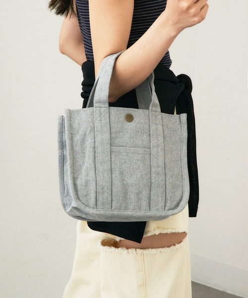 A by MAGASIN DE MODE(エーバイマガジンデモード)の「【A by MAGASIN DE MODE】e.e.p.スクエアプチトート SNBD(トートバッグ・レディース・グレー/アイボリー/ブラック/ネイビー・FREE)」の4枚目の写真