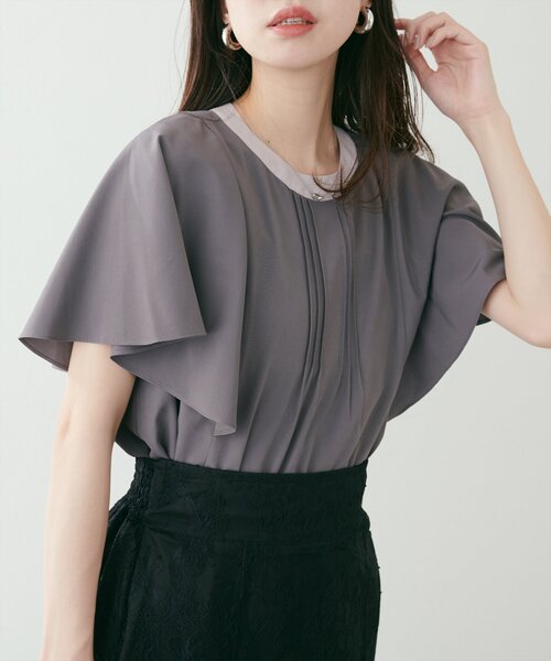 natural couture(ナチュラルクチュール)の「フレア袖ピンタックブラウス(シャツ/ブラウス・レディース・サックスブルー/ピンクベージュ/ミント/チャコールグレー/オフホワイト・FREE)」の1枚目の写真