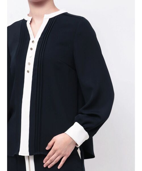 TONAL（トーナル）の「バイカラースキッパーピンタックブラウス（シャツ/ブラウス・レディース・グレー/ネイビー/オフホワイト/ライトブルー・MEDIUM）」の13枚目の写真