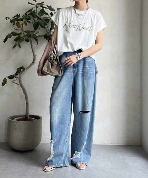 DouDou（ドゥドゥ）の「【WEB限定】ビジューロゴTEE（Tシャツ/カットソー・レディース・オフホワイト/グレー/ブラック・FREE）」の4枚目の写真