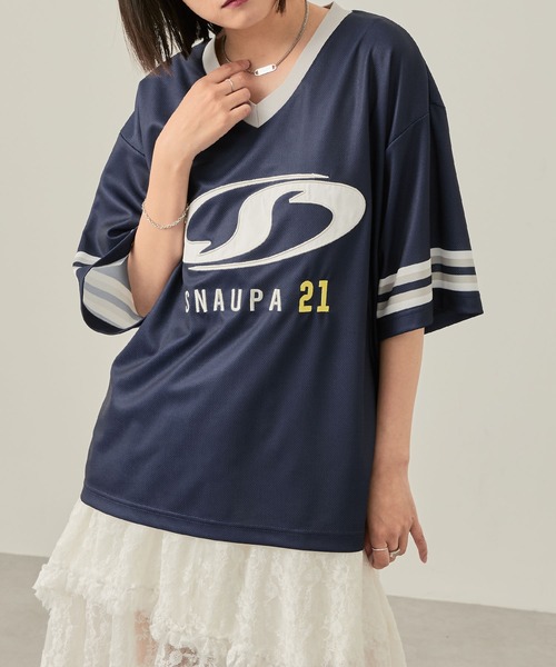 Snap club(スナップクラブ)の「【Snap club】ゲームデザインロゴ刺繍ホッケーTシャツ(Tシャツ/カットソー・レディース・ブラック/ネイビー・M/L)」の2枚目の写真