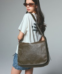 X-girl(GbNXK[)TRIBAL HEART FAUX LEATHER MESSENGER BAG(V_[obO)