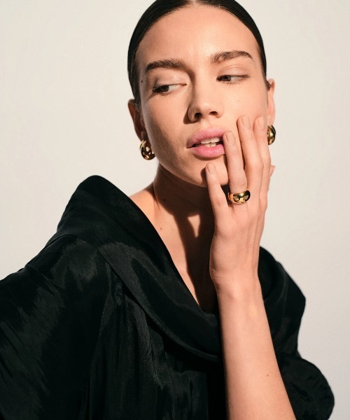 TOM WOOD（トムウッド）の「【TOMWOOD】ice hoop small アイスフープ ゴールド ピアス　ユニセックス（ピアス（両耳用）・レディース・ゴールド・FREE）」の11枚目の写真