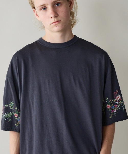 rehacer(レアセル)の「rehacer : Botanical Sleeve CS / ボタニカルスリーブカットソー(Tシャツ/カットソー・メンズ・スミクロ/ホワイト・X-LARGE/LARGE/MEDIUM/SMALL)」の2枚目の写真