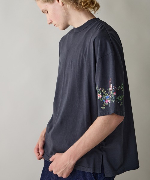 rehacer(レアセル)の「rehacer : Botanical Sleeve CS / ボタニカルスリーブカットソー(Tシャツ/カットソー・メンズ・スミクロ/ホワイト・X-LARGE/LARGE/MEDIUM/SMALL)」の3枚目の写真