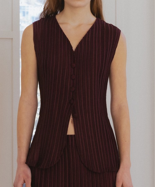 Gongdid Design(ゴンディッドデザイン)の「【Gongdid Design】 Denim vest top プリーツベスト 結婚式 二次会 パーティー フォーマル オケージョン ビジネス(ベスト・レディース・バーガンディー/ブラック・FREE)」の1枚目の写真