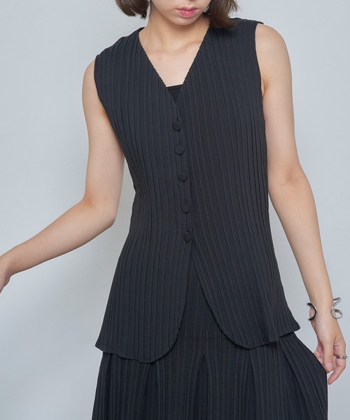 Gongdid Design(ゴンディッドデザイン)の「【Gongdid Design】 Denim vest top プリーツベスト 結婚式 二次会 パーティー フォーマル オケージョン ビジネス(ベスト・レディース・バーガンディー/ブラック・FREE)」の2枚目の写真