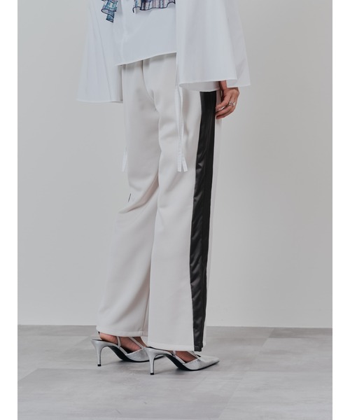 DOLLUPOOPS（ドールアップウップス）の「配色サイドライントラックパンツ（その他パンツ・レディース・カーキ/アイボリー/ネイビー・38）」の11枚目の写真