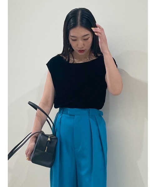 Mila Owen(ミラオーウェン)の「ボートネックフロッキーベロアプルオーバー(Tシャツ/カットソー・レディース・ブラック/ピンク/ベージュ・0/1)」の2枚目の写真