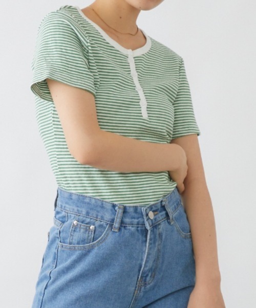 mebole(メボレ)の「ヘンリーネックボーダーリブカットソー(Tシャツ/カットソー・レディース・グリーン・FREE)」の2枚目の写真