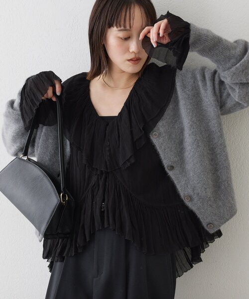 RIVE DROITE(リヴドロワ)の「【着映え◎】ヨウリュウラッフルブラウス(シャツ/ブラウス・レディース・アイボリー/ブラック・FREE)」の1枚目の写真